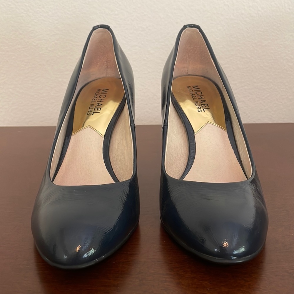 Michael Kors Navy Patent Leather Almond Toe Pumps Size 7